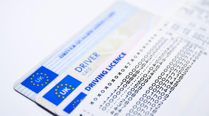 obtenez votre permis de conduire en toute simplicité ! découvrez les étapes nécessaires, les conseils pratiques et les exigences pour passer votre permis de conduire en france. préparez-vous à prendre la route en toute confiance.