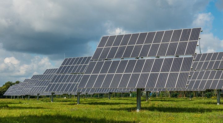 découvrez notre guide complet sur le diagnostic des panneaux solaires : apprenez à identifier les problèmes courants, à optimiser la performance de votre installation et à garantir une production d'énergie solaire maximale pour vos besoins.