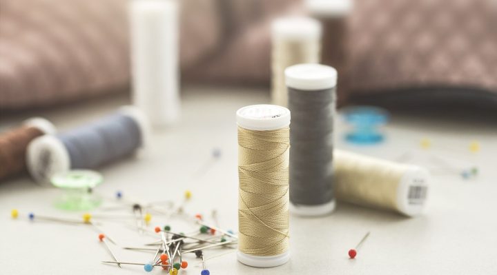 découvrez le marquage textile, une technique innovante pour personnaliser vos vêtements et accessoires. explorez nos solutions de marquage durables, idéales pour les entreprises et les particuliers, et donnez vie à vos créations textiles avec des designs uniques et de haute qualité.